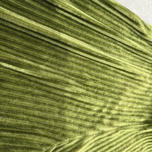 Olive Green Pleated Velvet Midi pant - Picture 3 of 6
